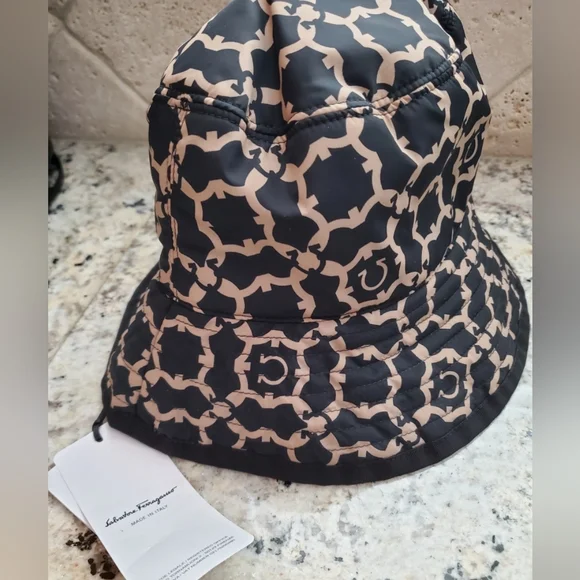 SALVATOR FERRAGAMO | Accessories | Salvator Ferragamo Bucket  display picture 2